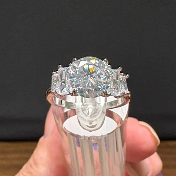 New Elegant Silver Tone Ring with Clear Stones - Picture 6 of 7